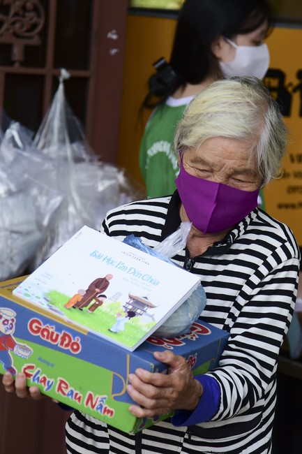 Donating rice for Hung Phap Pagoda, Dong Nai